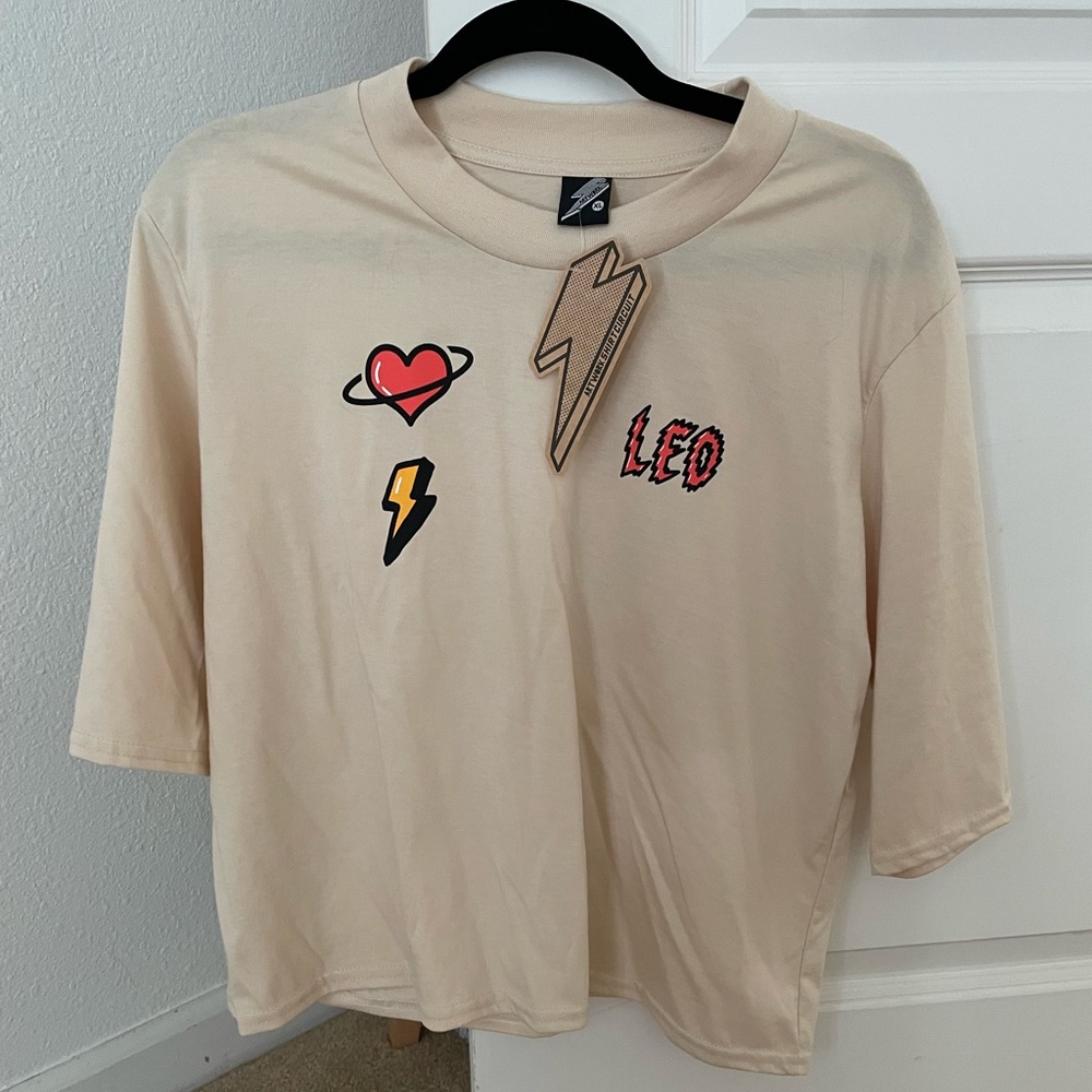 LEO ♌️ oversized cropped tee